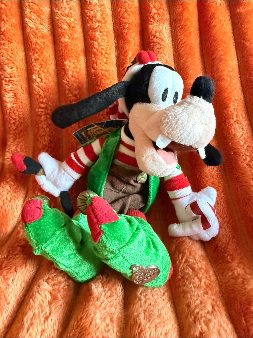 NWT’s 2002 Collectible Disney Goofy Christmas Bean Bag - Keepsake Vintage